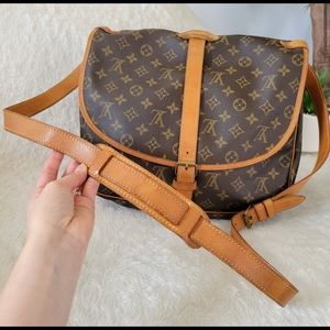 Authentic Louis Vuitton Saumur 35 Messenger/Crossbody Tote